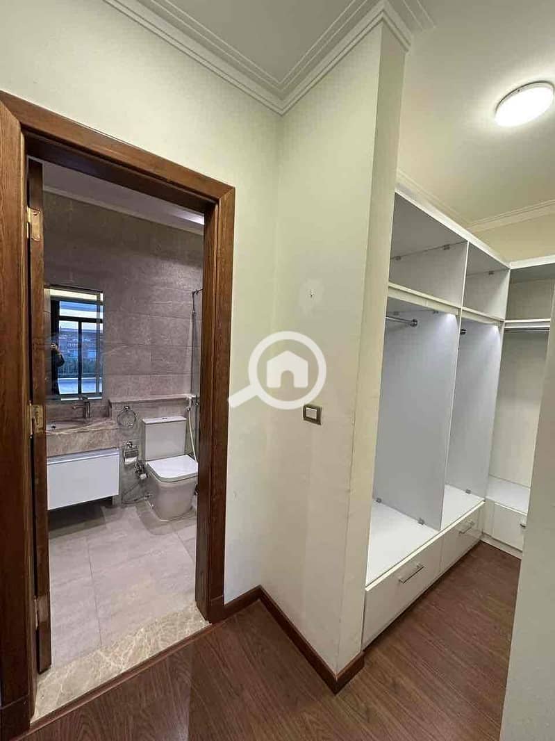 10 6fe845a7-f465-4693-8ec8-b8c777346901. jpg