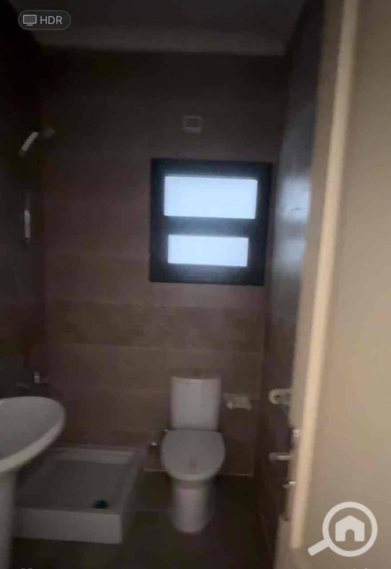 8 9fa0a5e6-7b54-4472-a589-308b66050d28. jpg