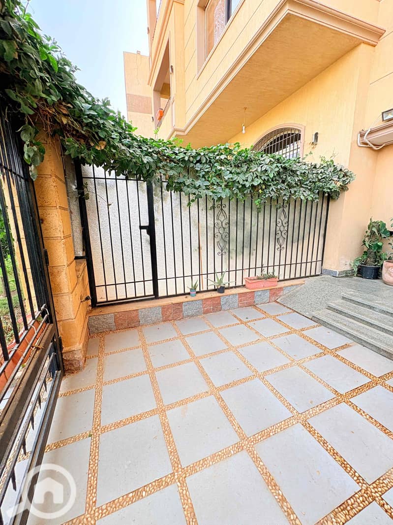 2 ef75c1ee-6e2d-42a2-92ab-9e6f7598943d. jpg