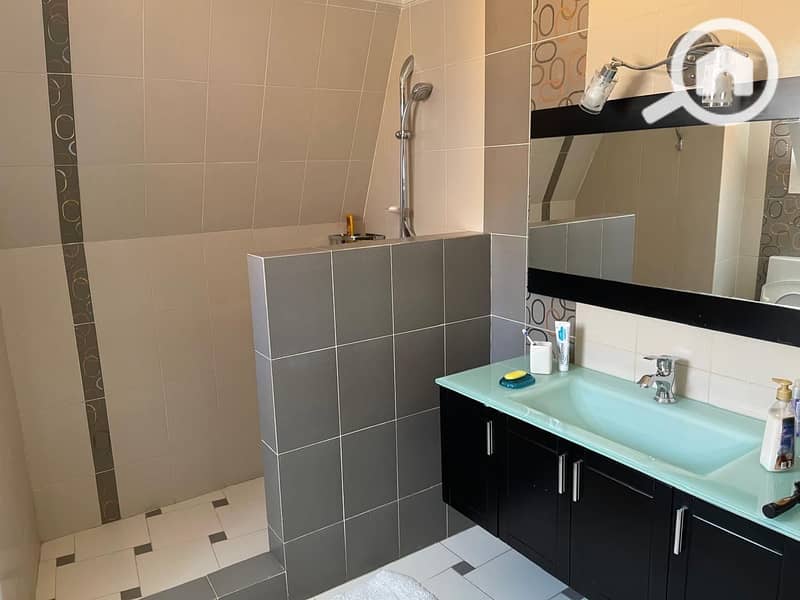 11 7050fecb-d063-4b73-8c51-b375c51d2490. jpg