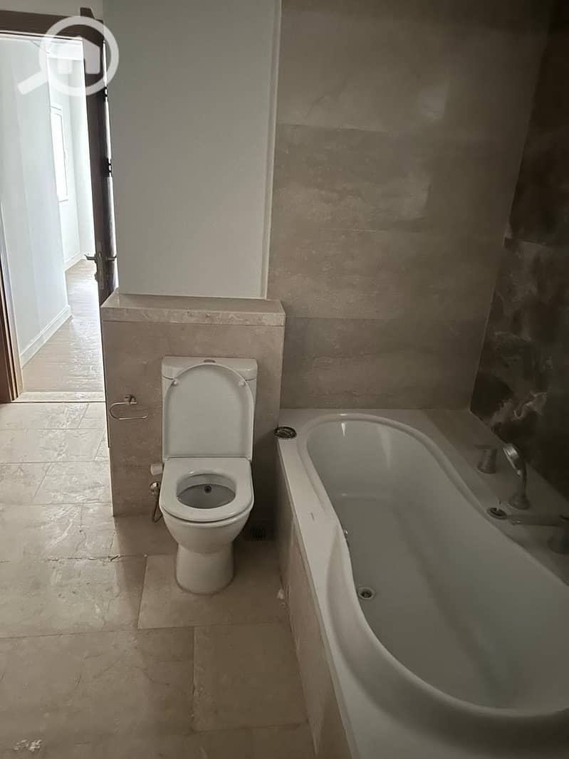 10 40d3ef56-66e1-4281-80ba-43b05fdf7a01. jpeg