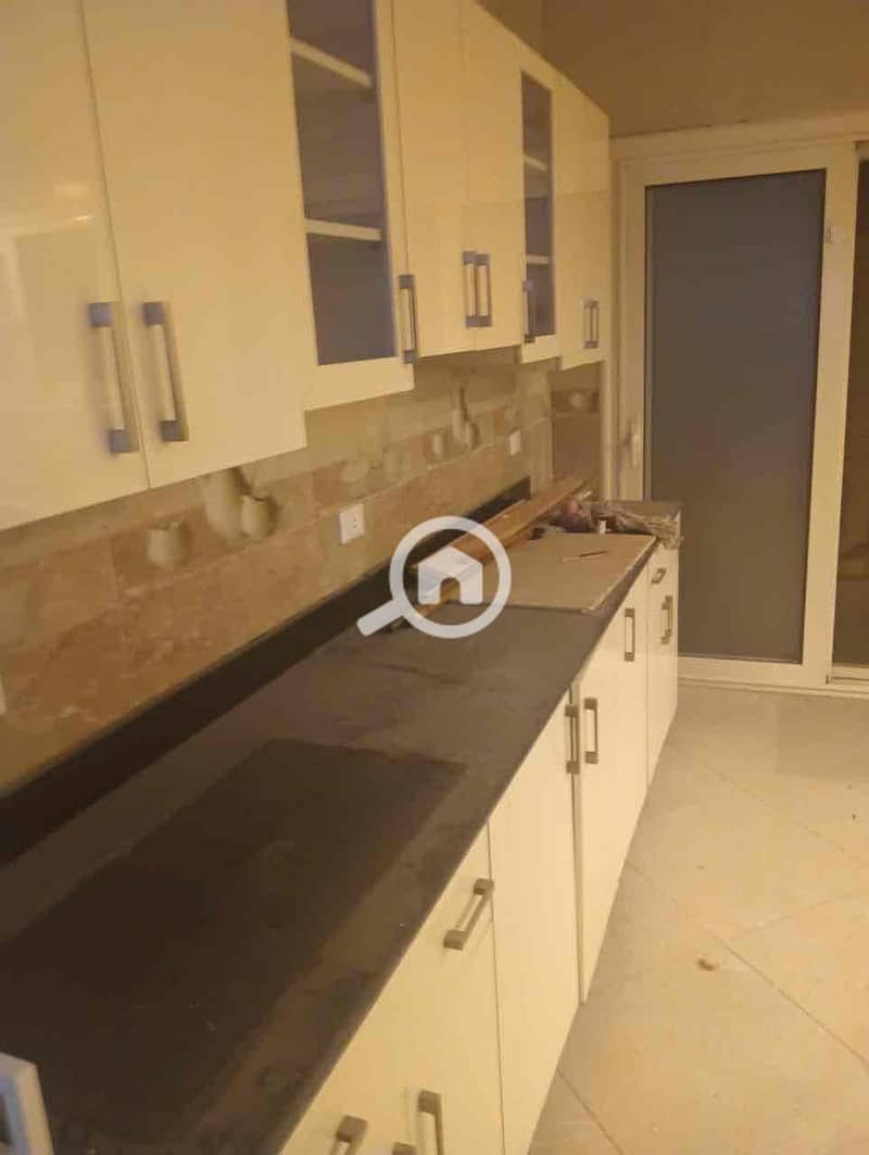 6 0e180598-6e93-4593-851f-6e4242abe789. jpg