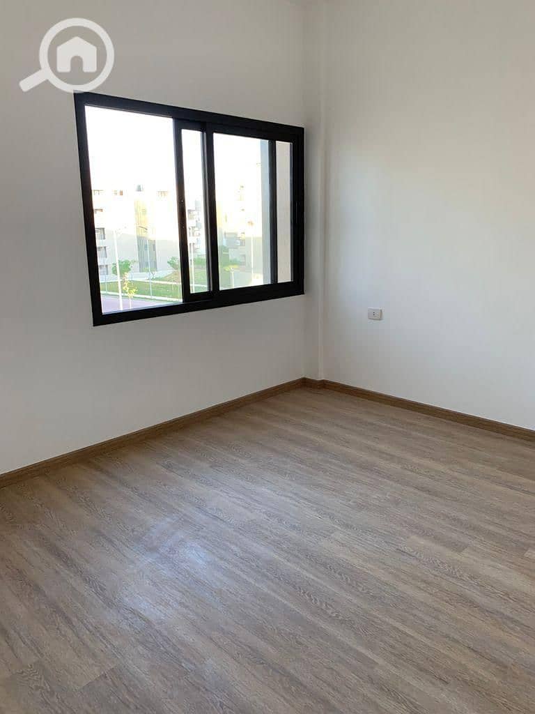 2 2dee4a46-19f9-4897-a2e1-b61c79fe7ae5. jpg