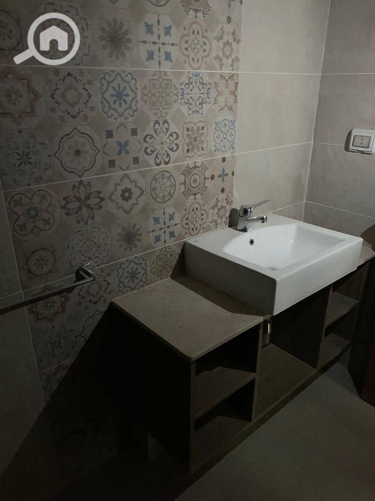 7 4ee0e167-1405-434d-8ef9-62cc1f47a885. jpg