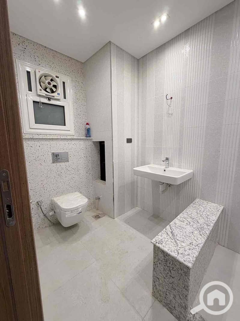 2 9ddaebef-39c5-4018-bda6-2bd3bfc8d94e. jpg