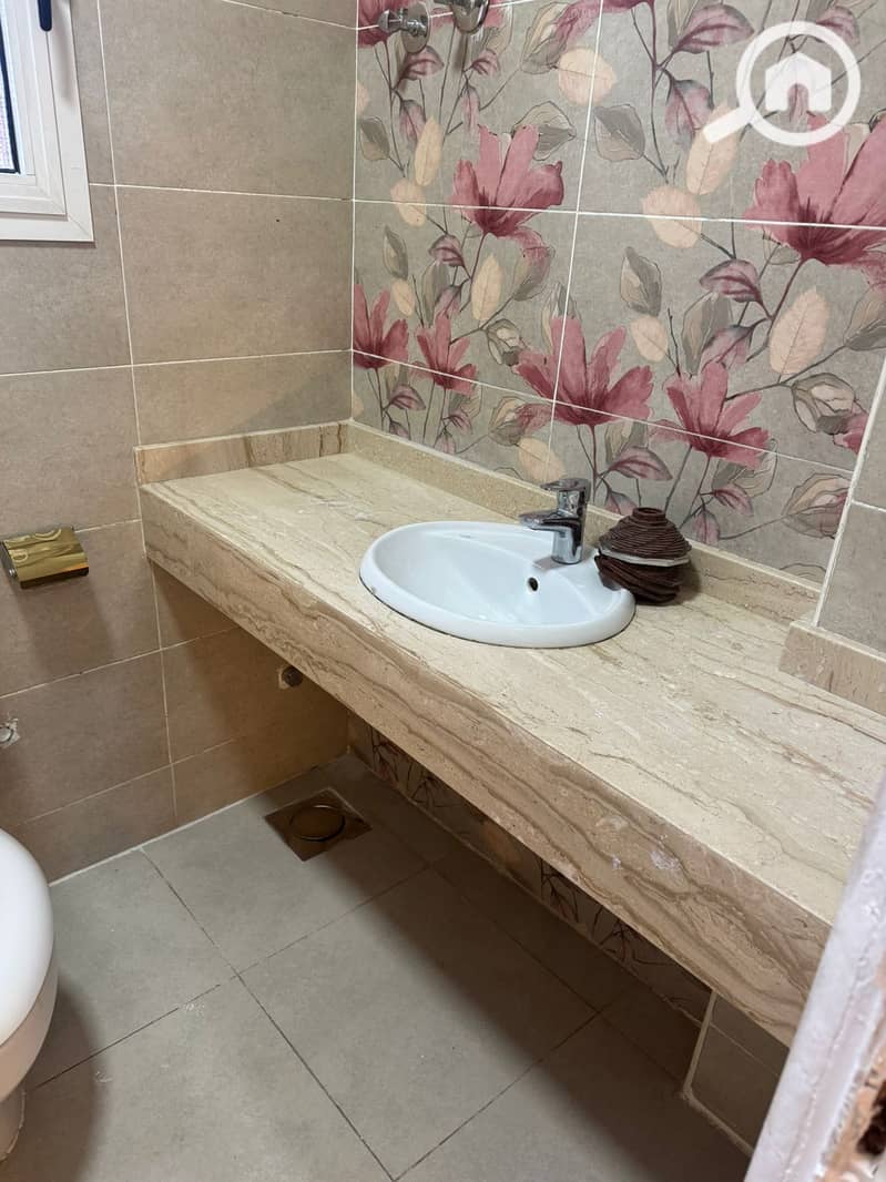 3 7e8995c1-3828-4eca-9ad9-567b3027d69a. jpg