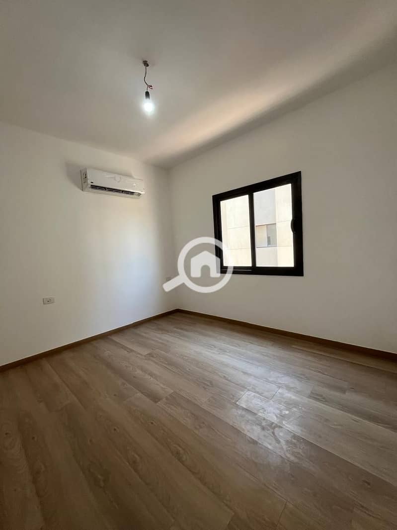 1000521968. jpg 1000521968. jpg