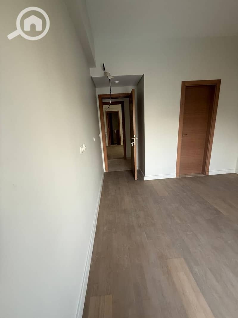 2 b805bcf6-9efc-4e46-b9f8-a8ccf556e1b2. jpg