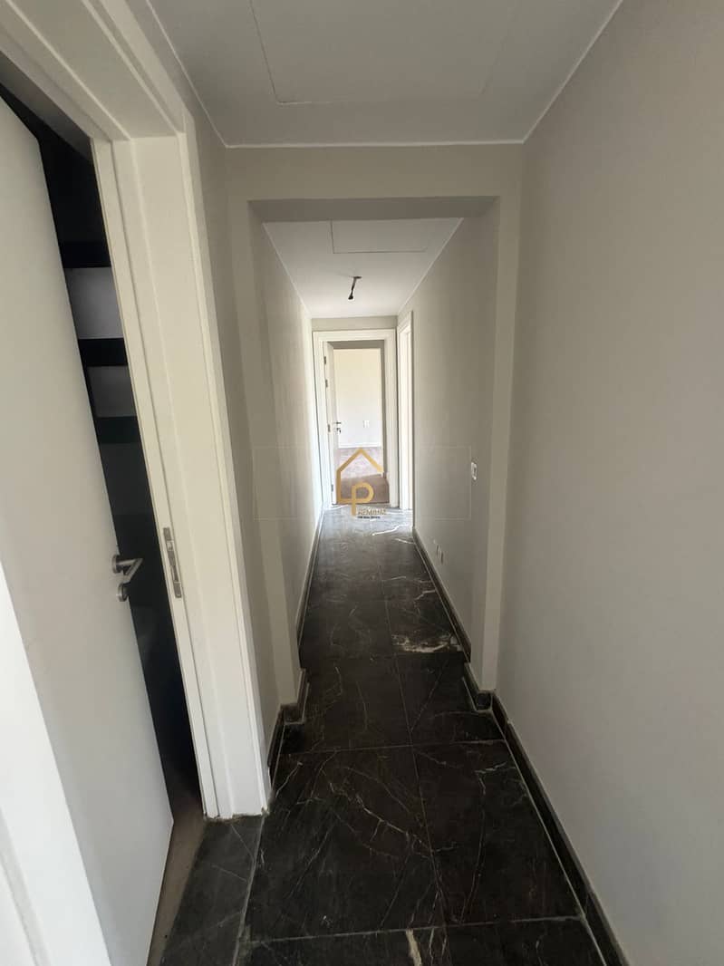 8 b3b04a4c-7f0e-4b61-9948-56f8f503679c. jpg