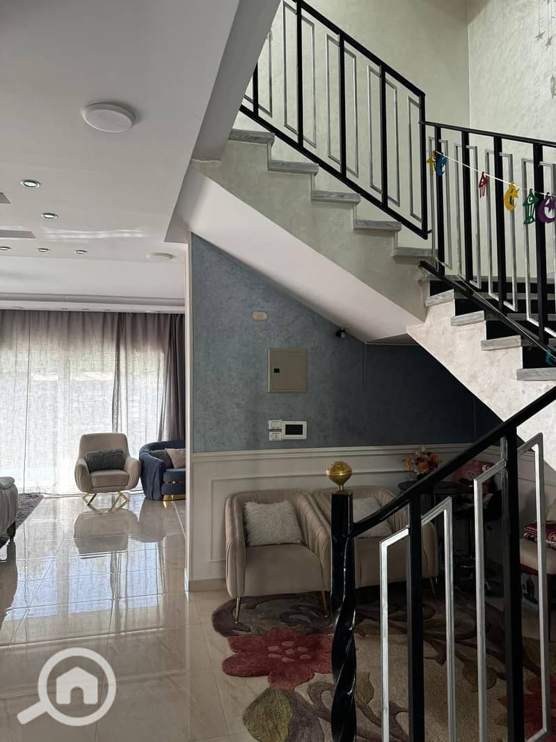 4 c47806ab-98d1-4c27-b277-5c5a9579f8c9. jpg