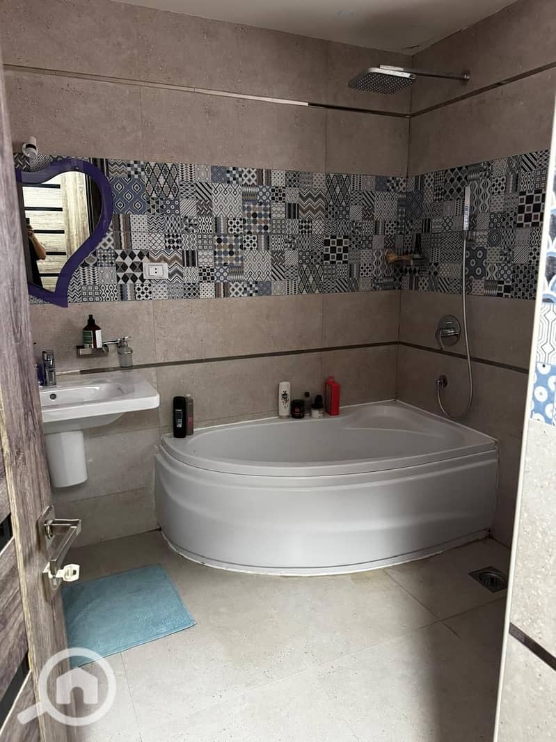 9 94d9eabf-3649-4bce-bab6-8bfbdc0de11b. jpg