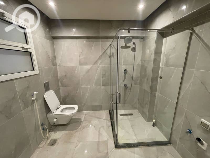 2 27c381e4-bf09-4db8-ad3e-6f094b9e4320. jpg