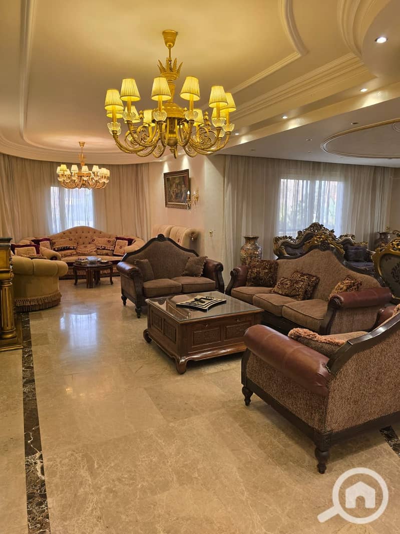 8 b7607a7e-690f-478e-b659-c77c8666c301. jpg