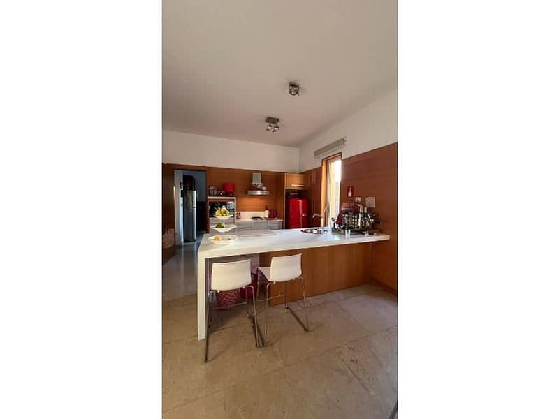 9 30a24842-ac38-4688-9ac3-61f32bc3e77e. jpg