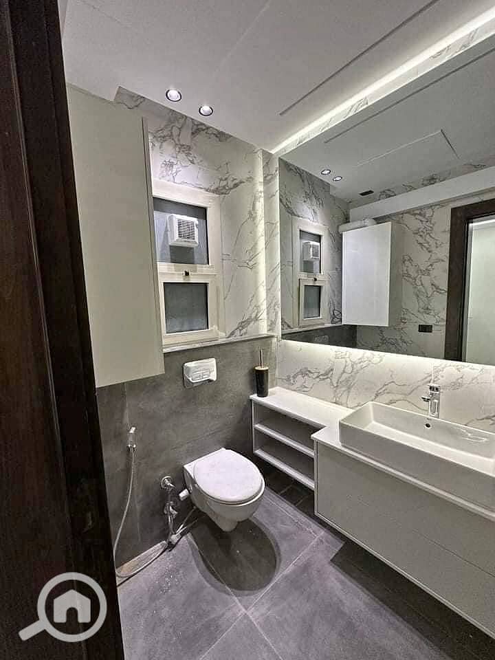 8 b16a3b73-ef04-4392-b06b-67a143c48b2e. jpg