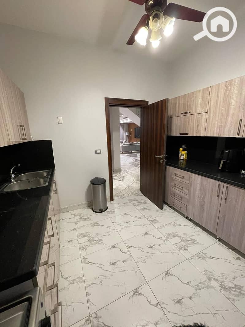 13 ec9fd0a3-aac9-4513-bec5-0fa158dec7bf. jpeg