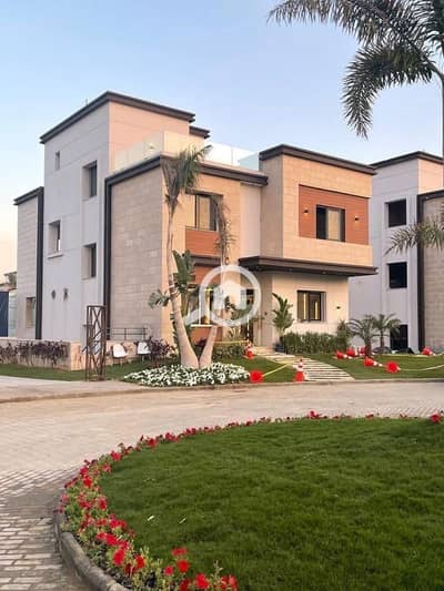 تاون هاوس 5 غرف نوم للبيع في القاهرة الجديدة، القاهرة - e704f0f7-5884-4b0a-9442-1eb5f81e7444. jpg تاون هاوس 5 غرف نوم للبيع في القاهرة الجديدة، القاهرة - e704f0f7-5884-4b0a-9442-1eb5f81e7444. jpg