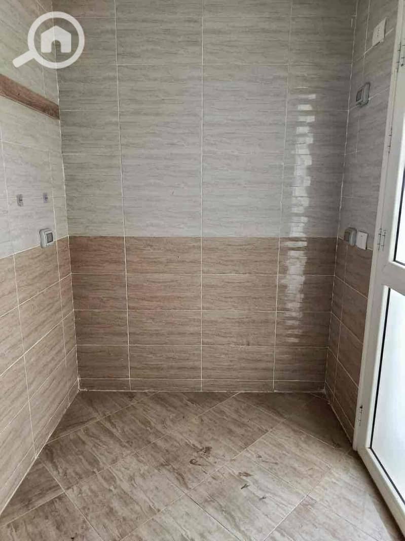 10 c60e47f7-2985-4105-b7d9-291a8a8c7c0a. jpg