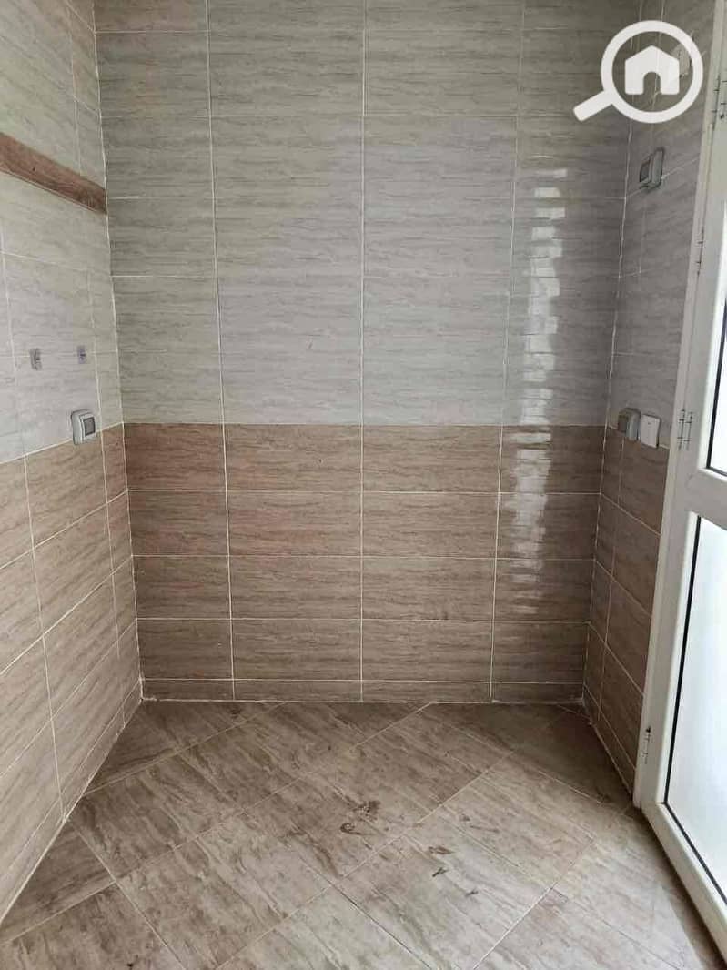 10 c60e47f7-2985-4105-b7d9-291a8a8c7c0a. jpg