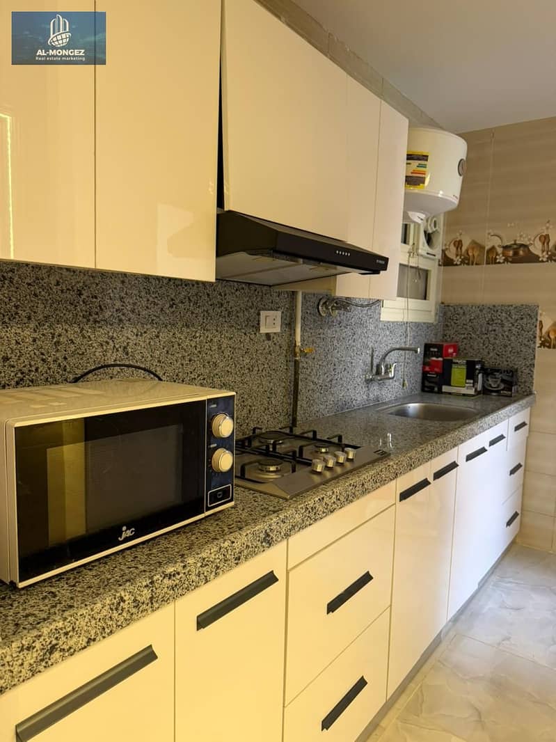 9 352276e4-d3e7-42da-9ab5-6b7fc0020483. jpg