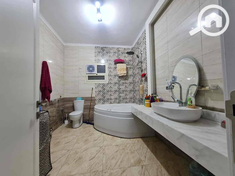 4 6c635b06-6d35-4559-8e2d-328aa6c6e21e. jpg