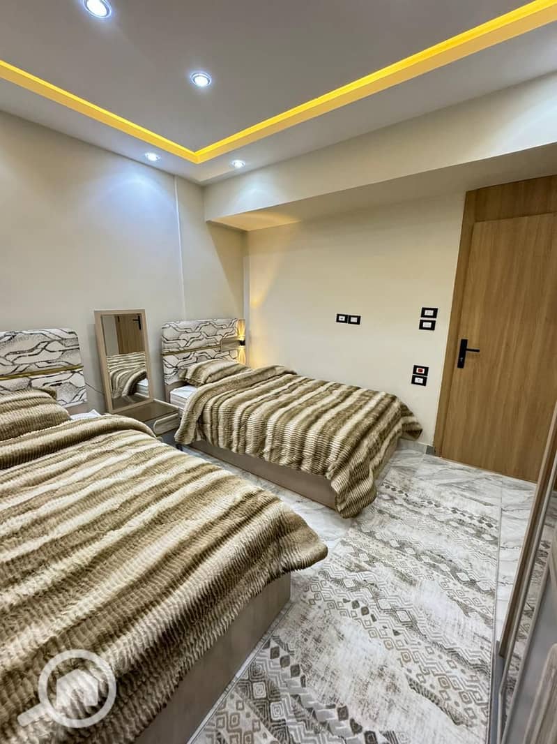 10 063df6d4-ca1a-40e2-89fb-c12e60a5522c. jpeg