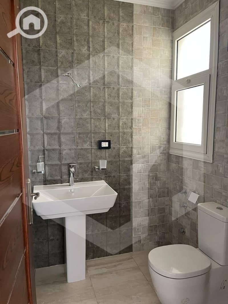 10 The Crown Palm Hills 10. jpg