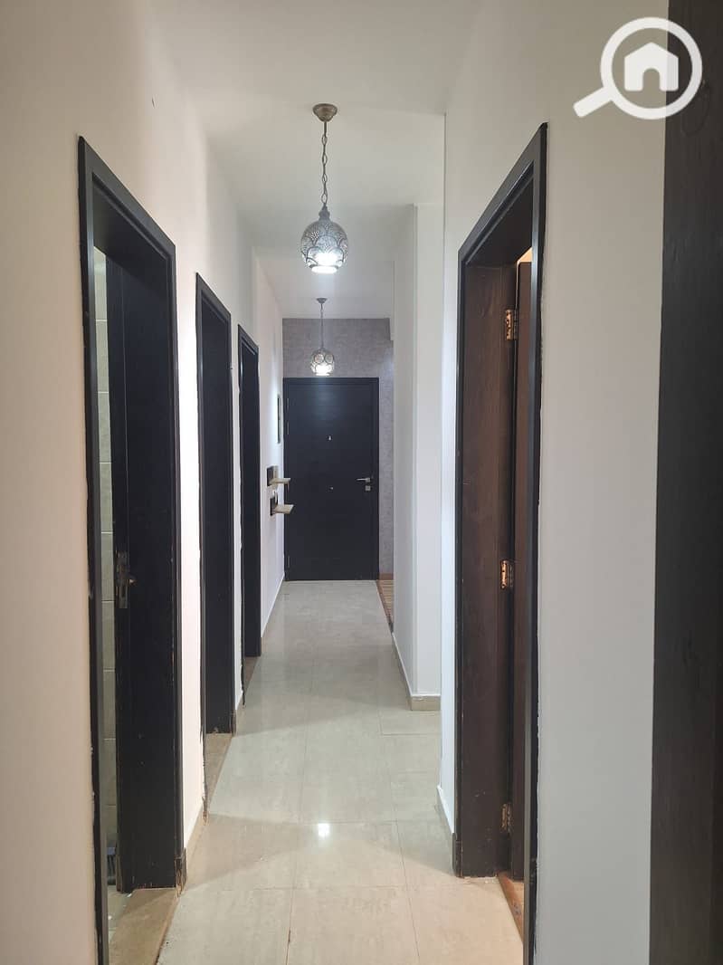 16 e7c1c20a-9459-44cd-9b46-9de4d4415934. jpg