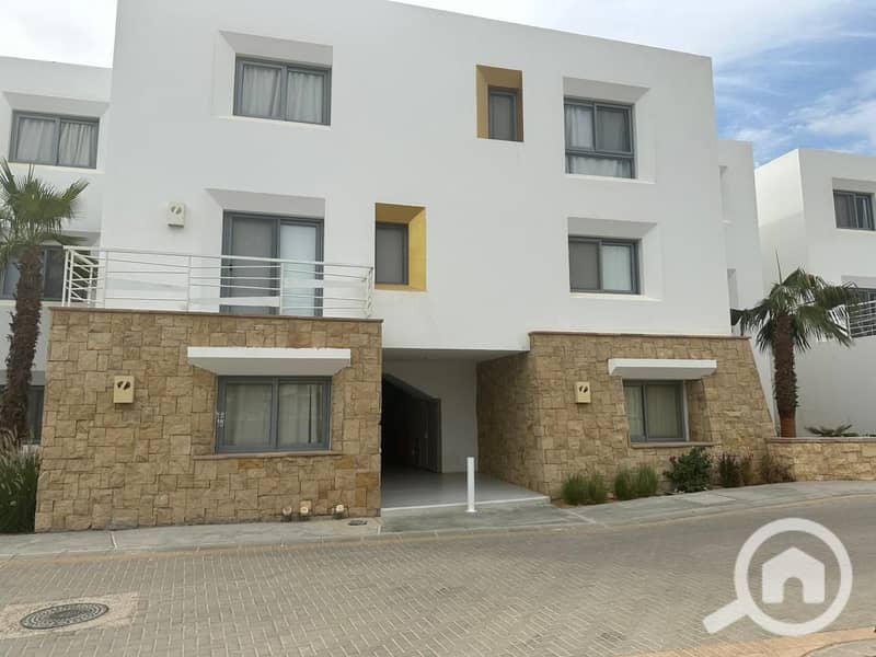 18 f7d83873-83a6-4825-b3ba-8ad3faf25115. jpg