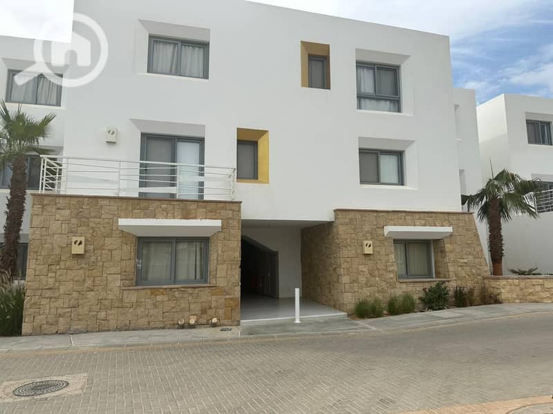 18 f7d83873-83a6-4825-b3ba-8ad3faf25115. jpg