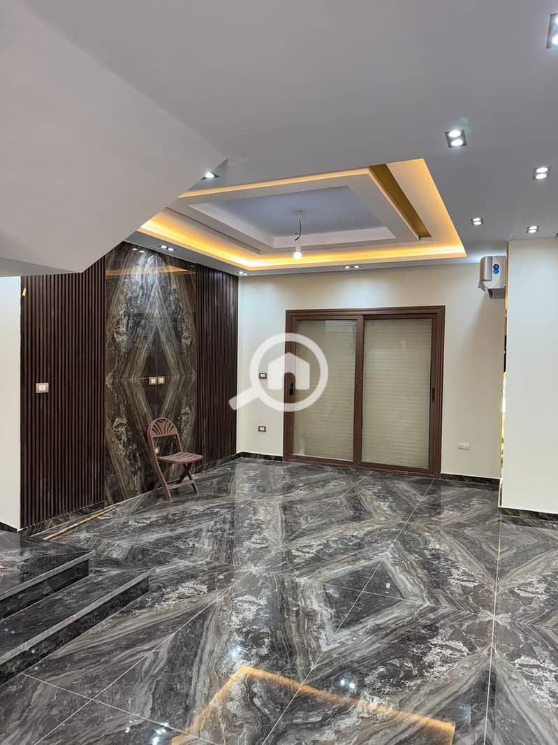 8 81851c0a-99b8-47c2-b725-3c3d032fa85f. jpg