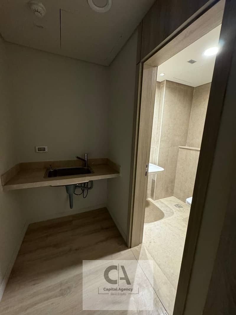 5 a67e5b91-a173-47c8-90bb-225f9af2407f. jpg