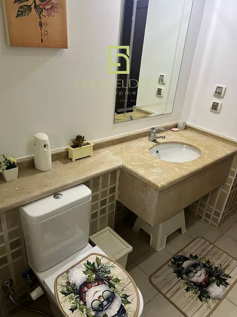 12 ea65f32c-61b5-4c85-8475-be71bfe8d3c4. jpg