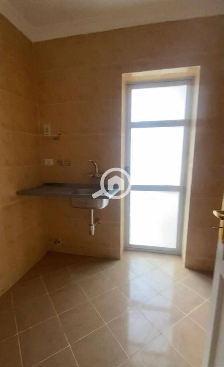 3 b8bac712-94fc-45f4-aa02-59de871c6ba3. jpg