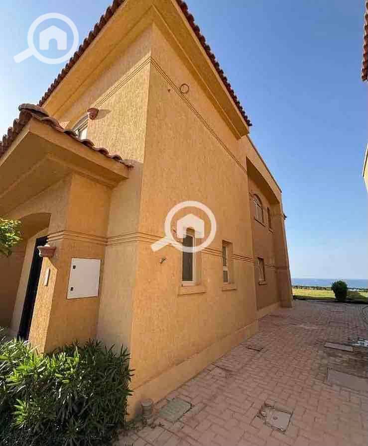 2 f886e63a-ab44-4ffa-a18c-84c5b30c1cc7. jpg