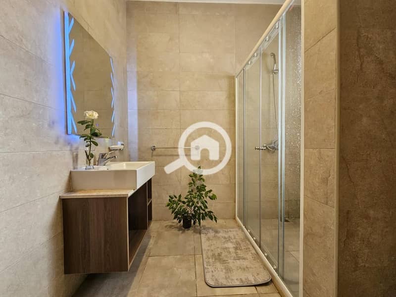 10 c82a8f01-cd21-4335-b4d2-7b52fec3e43a. jpg