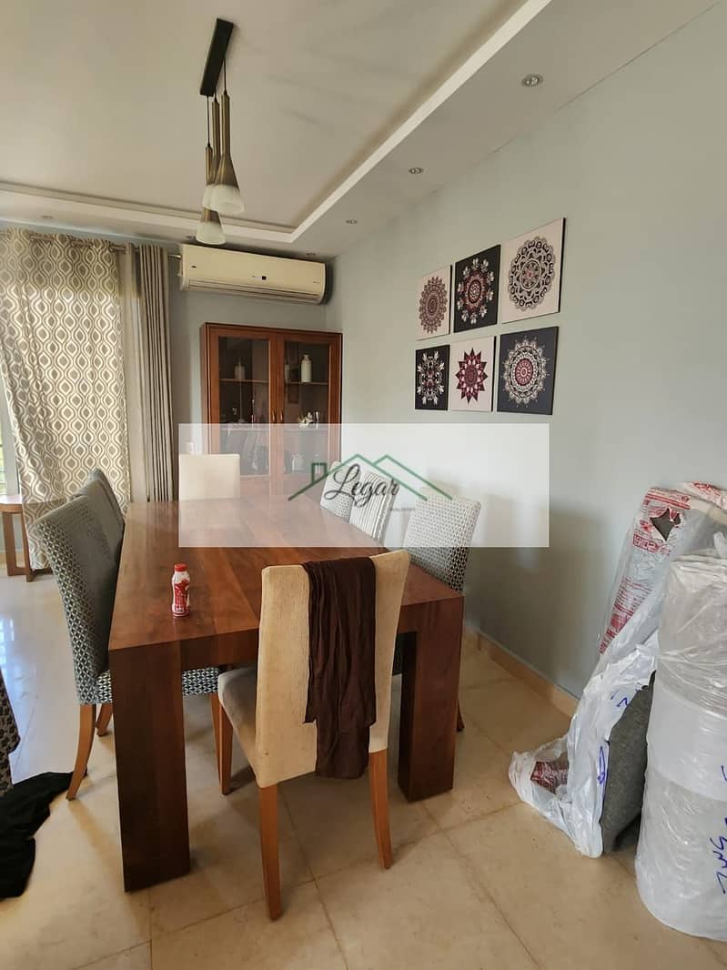 6 e84e44e3-9374-4780-835f-41d8604e0f19. jpg