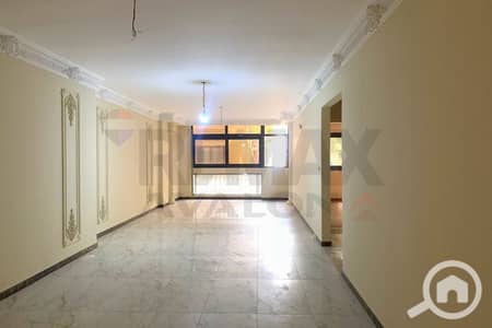 شقة 3 غرف نوم للايجار في سموحة، الإسكندرية - 1. jpg