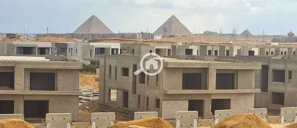 For sale townhouse ready to move in the most Prime location in October with a pyramids view - Mehr