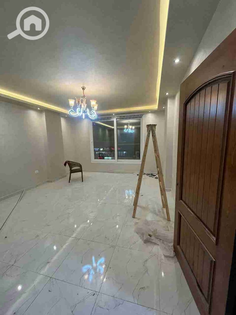 Apartment for rent in the first neighborhood in front of October University, first floor, directly from the owner, clean furnishings. - Mehr