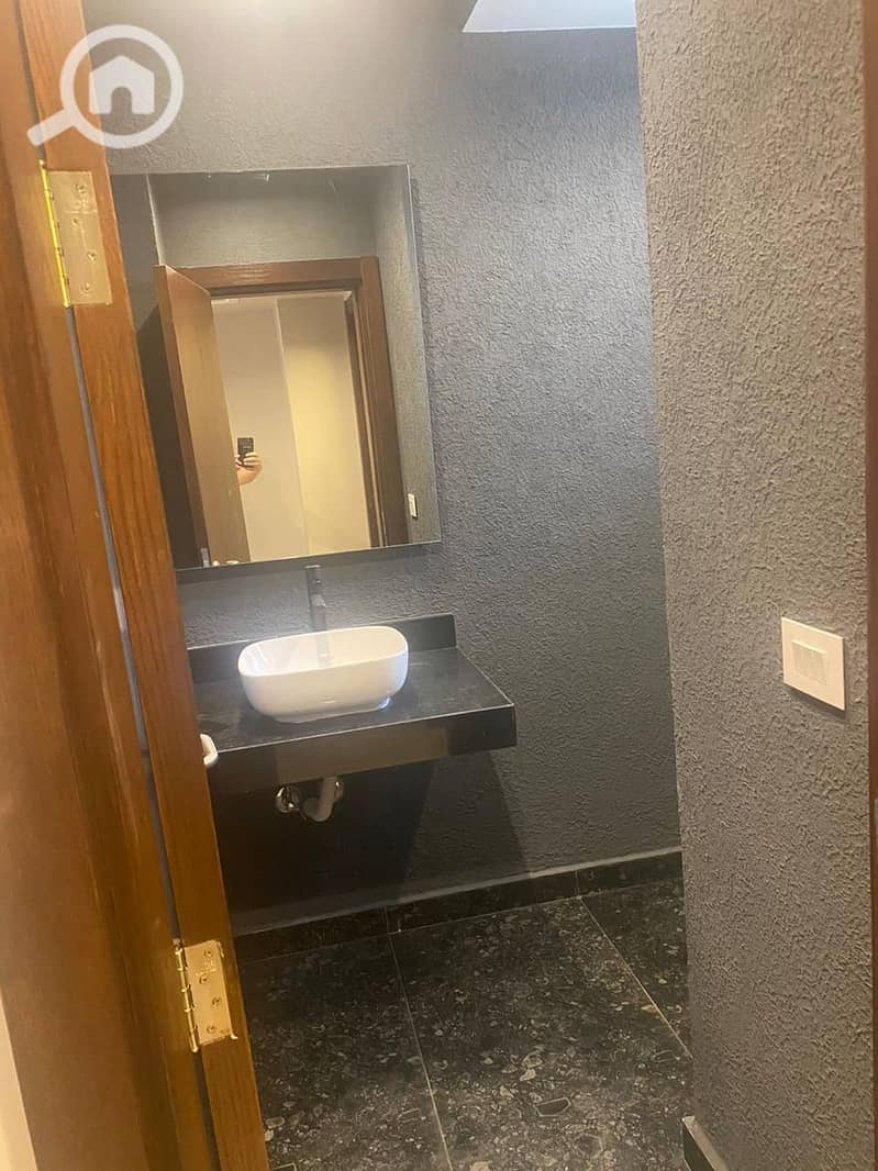 4 7b408b00-0789-450b-af66-7115359345d0. jpg