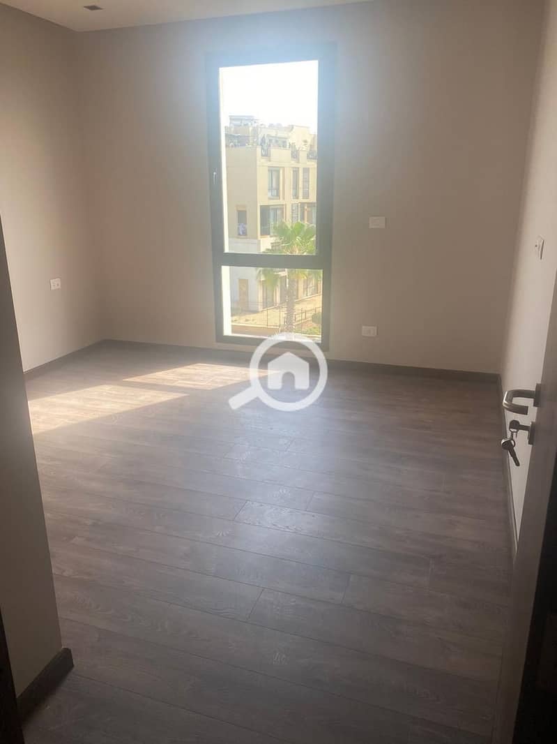 12 d544832e-2e5a-4e8b-82c5-0a81c03d56db. jpg