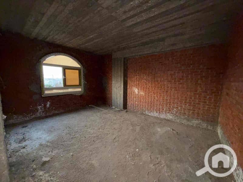 4 0ee105a8-66d5-4dd7-8920-23f5f215a6ae. jpg