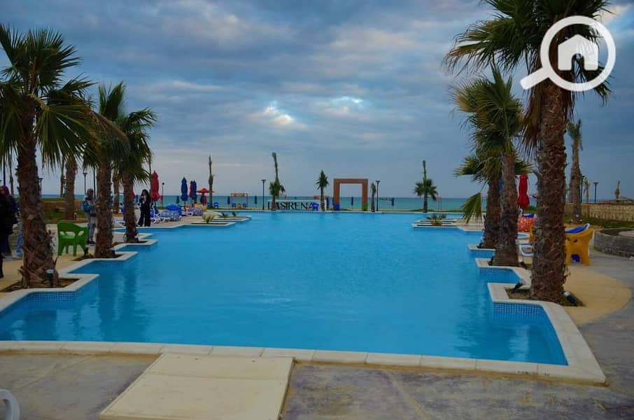 Chalet for sale on the most beautiful beach in Ain Sokhna, fully finished in La Serenia Palm Beach, sea view with a 10% down payment and installment over 6 years without interest. - Mehr