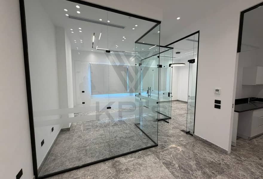 Office Ultra Super Lux Finishing 166SQM for Rent in Laketown Fifth Settlement – pohled 3