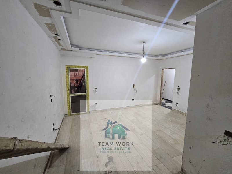 12 ae32004c-17f7-44b1-a943-991025bfb028. jpg