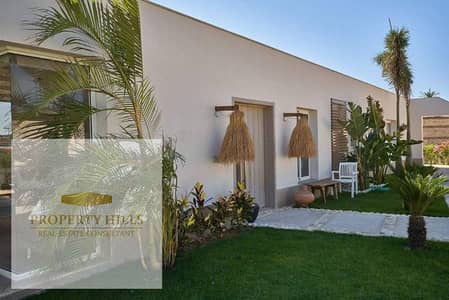 5 Bedroom Villa for Sale in North Coast, Matruh - Detached villa on the first row by the sea, finished with air conditioning in the North Coast