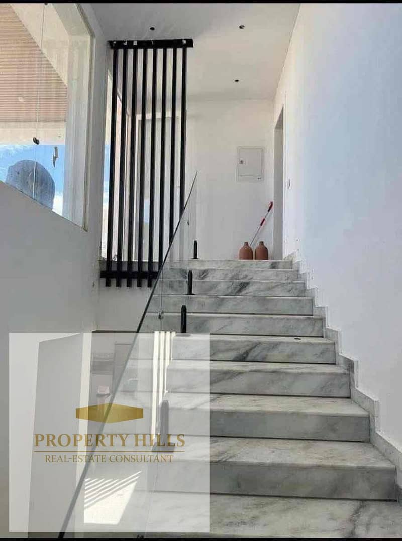 Own a townhouse for sale with immediate delivery in a compound in Sheikh Zayed next to Hyper One. – pohled 2
