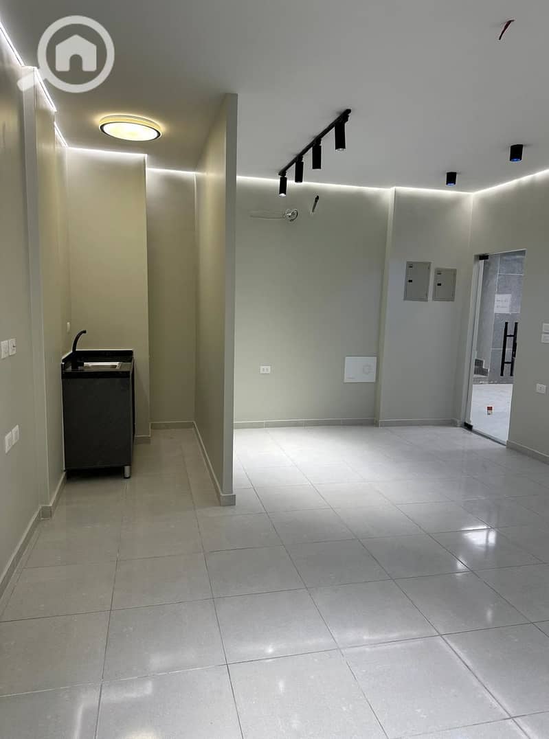 Office for sale in Al Nadi Mall Ultra Super Lux finishing Sheikh Zayed – pohled 5