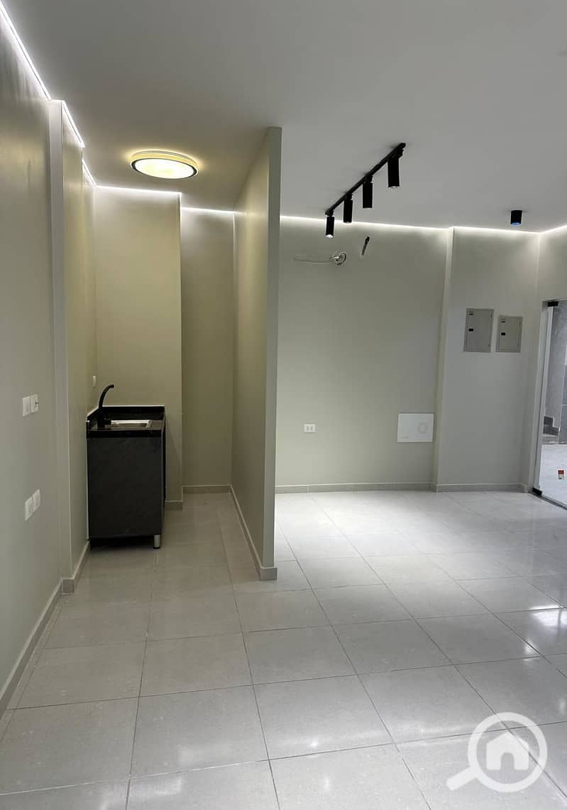 Office for sale in Al Nadi Mall Ultra Super Lux finishing Sheikh Zayed – další